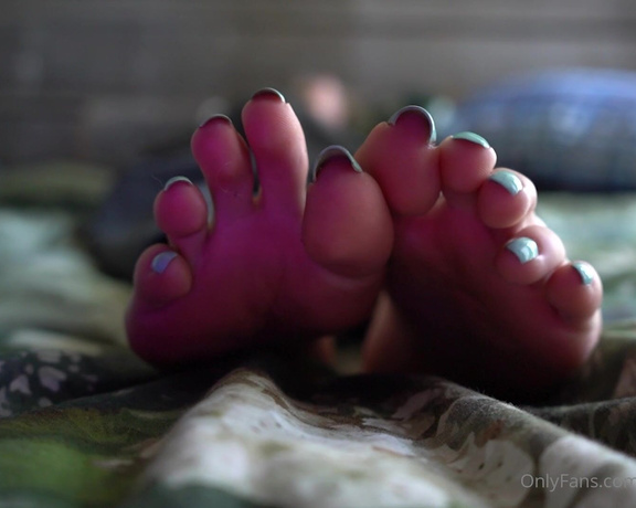 Toetally Devine aka Toetallydevine OnlyFans - Feet POV while I make myself cum