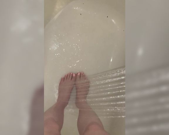 Fendi Feet aka Goddessfendi OnlyFans - I like my showers steaming hot Do you