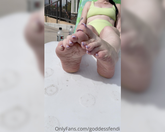 Fendi Feet aka Goddessfendi OnlyFans - Poolside public tease w extra wrinkled soles