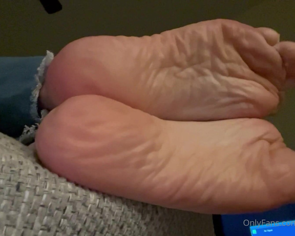 Fendi Feet aka Goddessfendi OnlyFans - My soles need a D massage