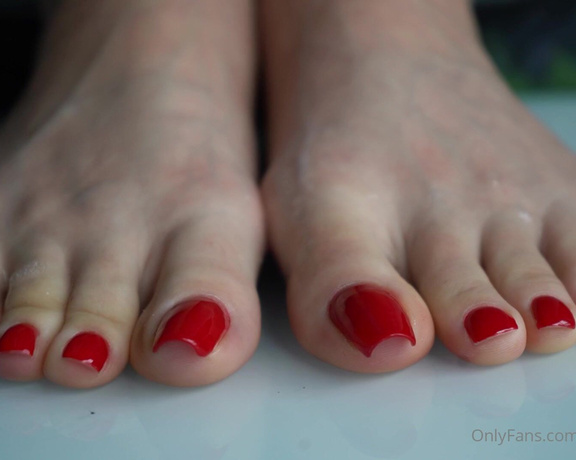 Toetally Devine aka Toetallydevine OnlyFans - Red spitty toes Tags red pedi, spit, spit play, wiggling