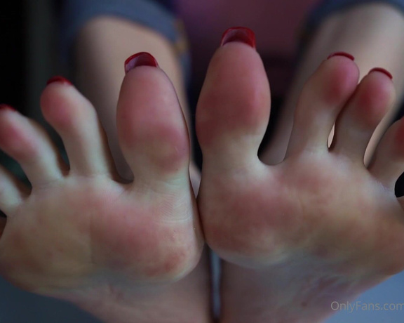 Toetally Devine aka Toetallydevine OnlyFans - Footworship POV with cum countdown