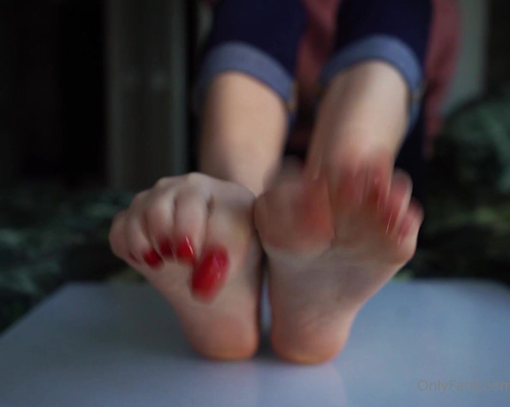 Toetally Devine aka Toetallydevine OnlyFans - Footworship POV with cum countdown