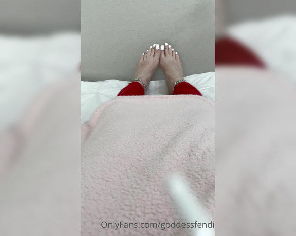 Fendi Feet aka Goddessfendi OnlyFans - Hmu for customs or Skype in this sexy ass white pedi