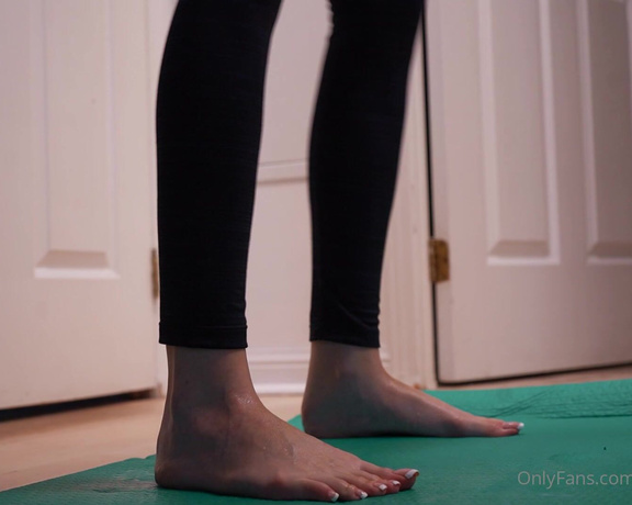 Toetally Devine aka Toetallydevine OnlyFans - Sweaty veiny workout feet