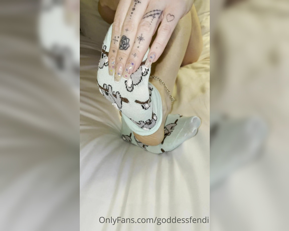 Fendi Feet aka Goddessfendi OnlyFans - I wanna do a fj in socks like this sooo bad I did let my client cum on them tho  Wanna see