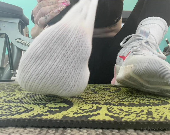 Fendi Feet aka Goddessfendi OnlyFans - Come over here and lick the sweat between my toes You’d love to feel these soft, sweaty soles all