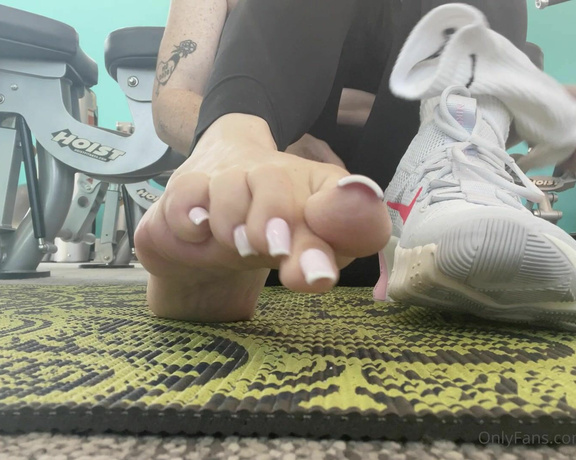 Fendi Feet aka Goddessfendi OnlyFans - Come over here and lick the sweat between my toes You’d love to feel these soft, sweaty soles all