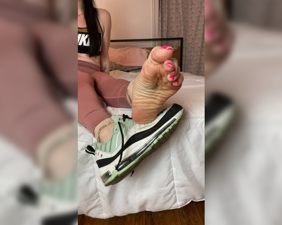 Fendi Feet aka Goddessfendi OnlyFans - Small Penis Humiliation and sweaty gym shoe removal