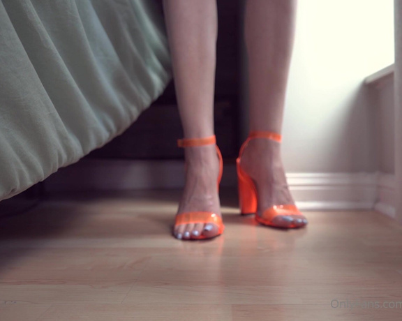 Toetally Devine aka Toetallydevine OnlyFans - Walking in cliffhangers Tags heels, orange heels, blue pedi, cliffhanger toes