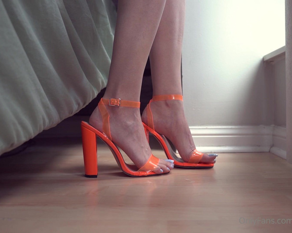 Toetally Devine aka Toetallydevine OnlyFans - Walking in cliffhangers Tags heels, orange heels, blue pedi, cliffhanger toes