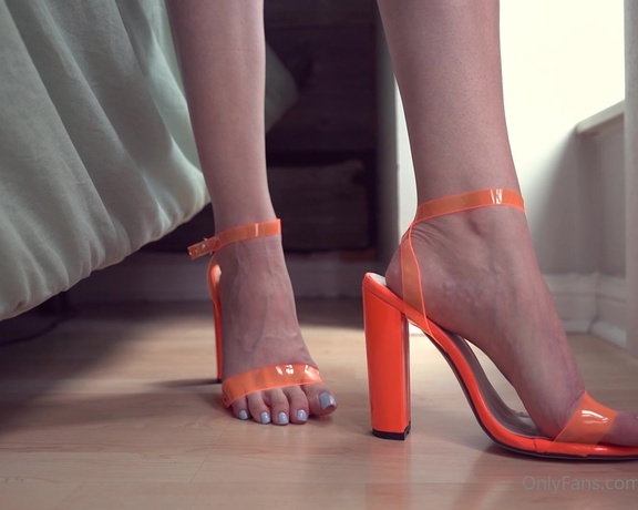 Toetally Devine aka Toetallydevine OnlyFans - Walking in cliffhangers Tags heels, orange heels, blue pedi, cliffhanger toes