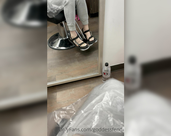 Fendi Feet aka Goddessfendi OnlyFans - Here getting my hair done Drop a tip to help me pay for it !!