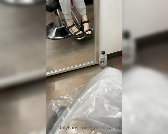 Fendi Feet aka Goddessfendi OnlyFans - Here getting my hair done Drop a tip to help me pay for it !!