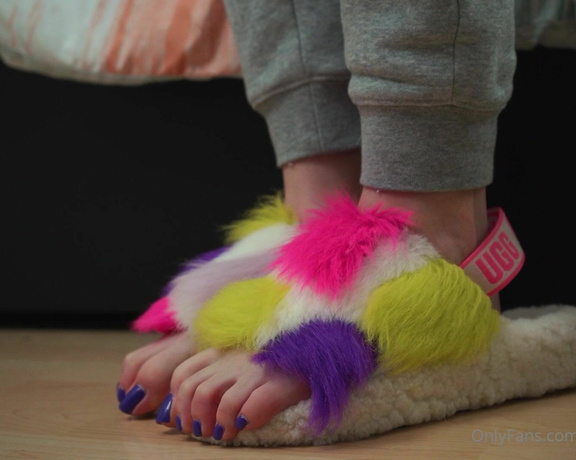 Toetally Devine aka Toetallydevine OnlyFans - A little slippers with cliffhangers tease