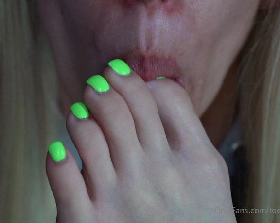 Toetally Devine aka Toetallydevine OnlyFans - Get in my mouth! Tags green pedi, neon pedi, foot worship, FW, SFW, self foot worship, licking,