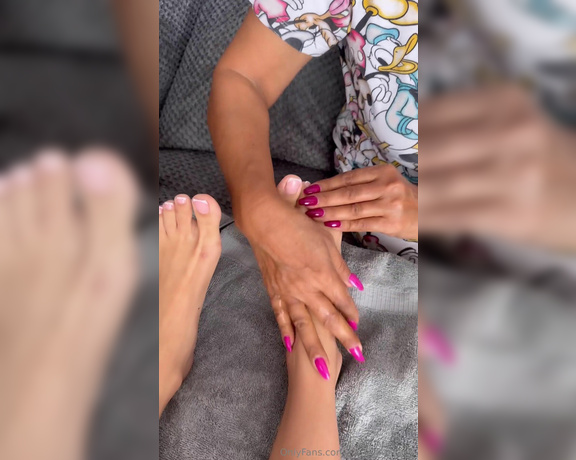 Its queen kylie aka its_queenkylie OnlyFans - 08-11-2024 - My mom loves massaging my feet