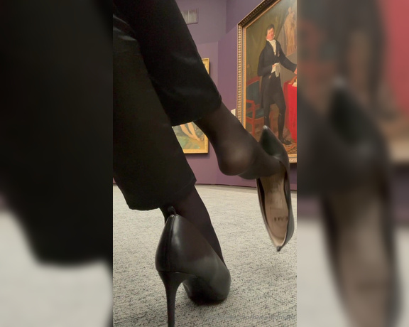 Tomato_Juice_KWEEN aka kweentomato OnlyFans - 03-30-2024 - Public Shoeplay is my favorite I just enjoy how people react when I let my heel