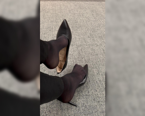 Tomato_Juice_KWEEN aka kweentomato OnlyFans - 03-30-2024 - Public Shoeplay is my favorite I just enjoy how people react when I let my heel