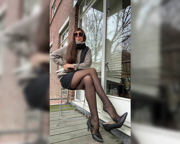 Tomato_Juice_KWEEN aka kweentomato OnlyFans - 01-08-2024 - Would you join me on my balcony