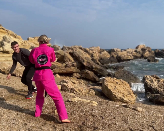 JUST HOT FIGHT - Karate On The Beach