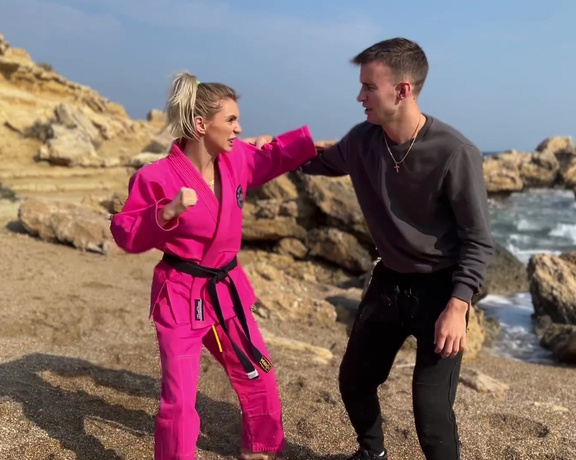 JUST HOT FIGHT - Karate On The Beach