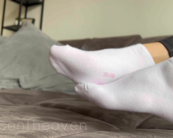 Goddess Nina aka hellsentheaven OnlyFans - 07-31-2022 - Endlich lass ich dich ber 6 Minuten Socken anhimmeln