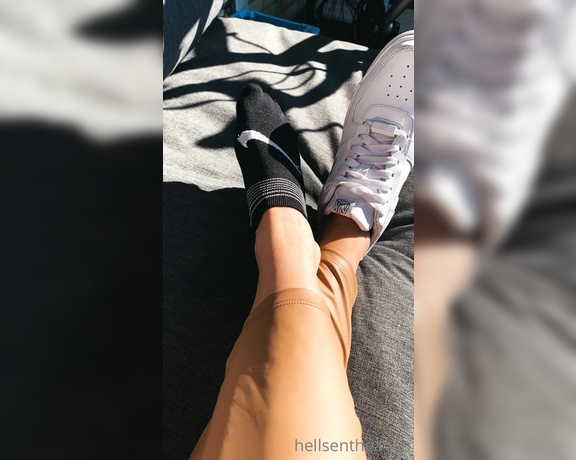 Goddess Nina aka hellsentheaven OnlyFans - 03-08-2022 - Welche Socken hab ich mir wohl heute ausgesucht