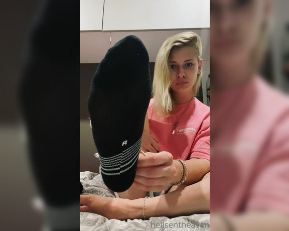 Goddess Nina aka hellsentheaven OnlyFans - 08-10-2021 - Fang Mit dem Mund Und wenn du Socken von mir zuhause hast, stopf sie dir schn