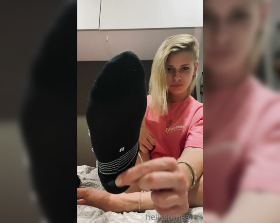 Goddess Nina aka hellsentheaven OnlyFans - 08-10-2021 - Fang Mit dem Mund Und wenn du Socken von mir zuhause hast, stopf sie dir schn