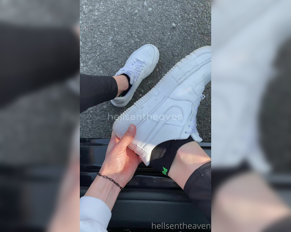 Goddess Nina aka hellsentheaven OnlyFans - 03-25-2022 - Puma Socken Tag 6 und du wrdest sicher alles geben um nur einmal zu riechen