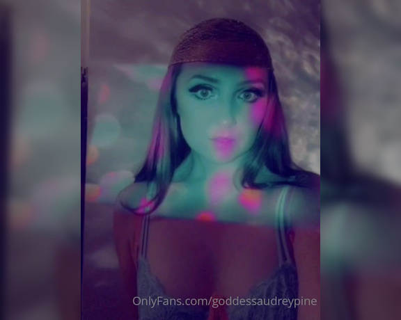 Goddess Audrey aka goddessaudreypine OnlyFans - Blinded by your loving light 282209