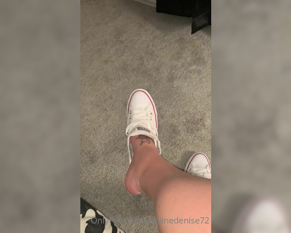 Denise Howard aka divinedenise72 OnlyFans - 04-02-2022 - Everyone gets turned on for a shoe dangle