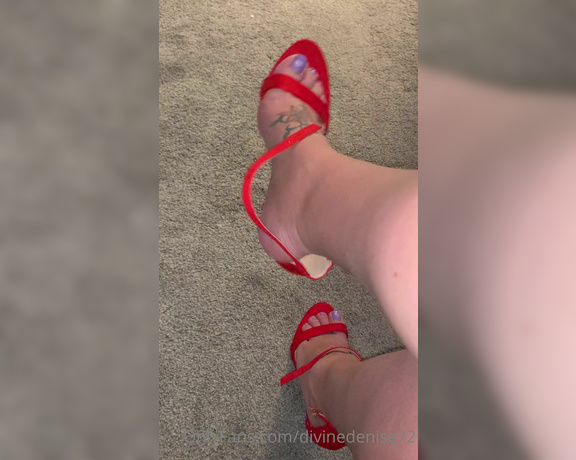 Denise Howard aka divinedenise72 OnlyFans - 04-02-2022 - Everyone gets turned on for a shoe dangle