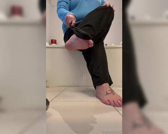 Denise Howard aka divinedenise72 OnlyFans - 09-01-2023 - Remember that time you wanted to clean my dirty feet after work Oh I do