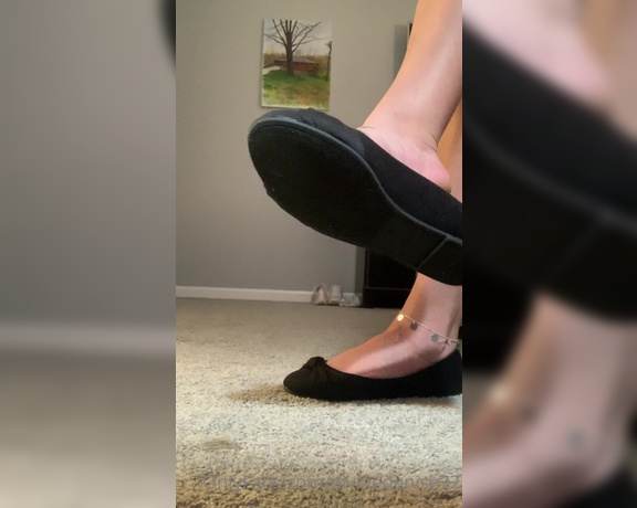 Denise Howard aka divinedenise72 OnlyFans - 04-02-2022 - Everyone gets turned on for a shoe dangle