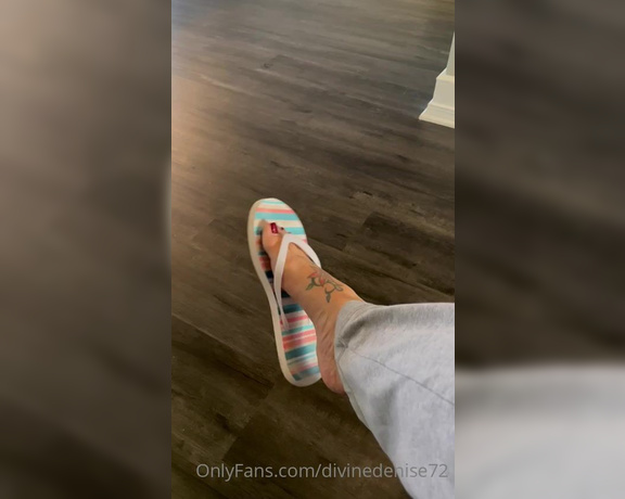 Denise Howard aka divinedenise72 OnlyFans - 04-02-2022 - Everyone gets turned on for a shoe dangle