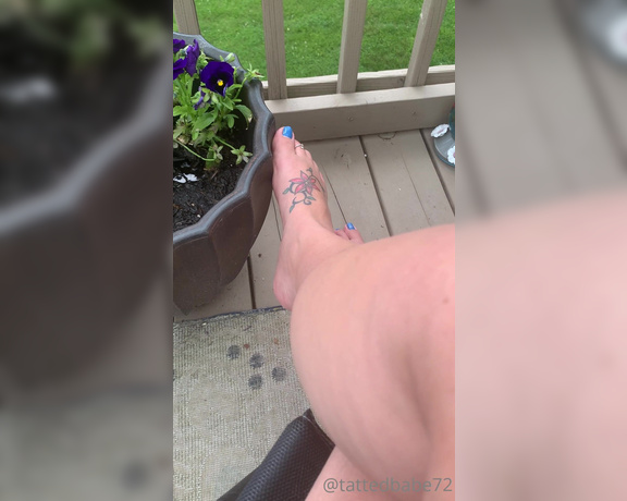 Denise Howard aka divinedenise72 OnlyFans - 06-11-2022 - Summer is the best time of the year to have my feet worshipped out side while