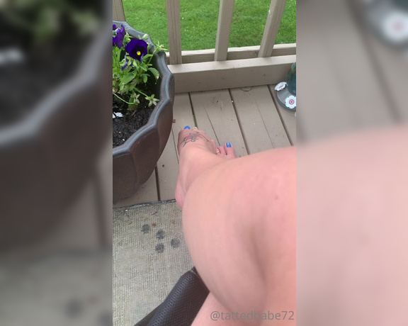 Denise Howard aka divinedenise72 OnlyFans - 06-11-2022 - Summer is the best time of the year to have my feet worshipped out side while