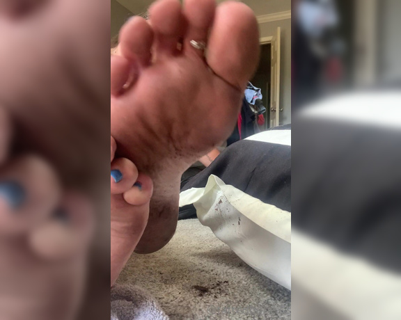 Denise Howard aka divinedenise72 OnlyFans - 06-04-2022 - Clean me up after gardening foot whore