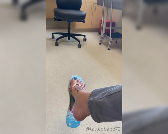 Denise Howard aka divinedenise72 OnlyFans - 07-03-2022 - Dr’s office flip flops You feeling faint