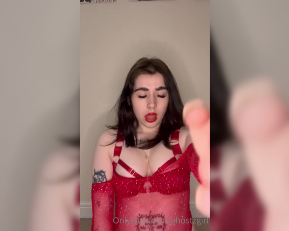 Ghostzgirl aka ghostzgirl OnlyFans - 07-02-2023 - need a hand