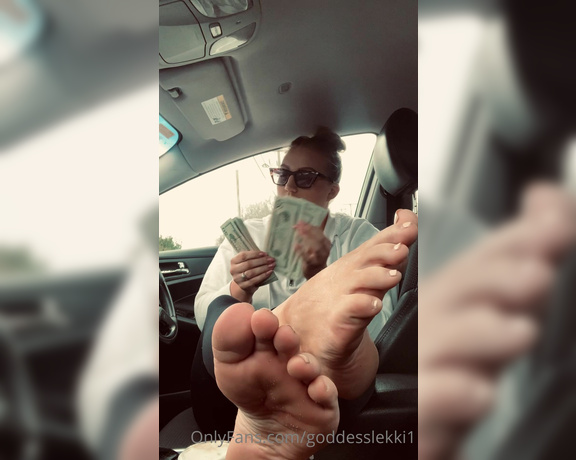 Goddess Lekki aka goddesslekki1 OnlyFans - 04-22-2021 - POV You watching me count my money while you stare at my soles thinking of more