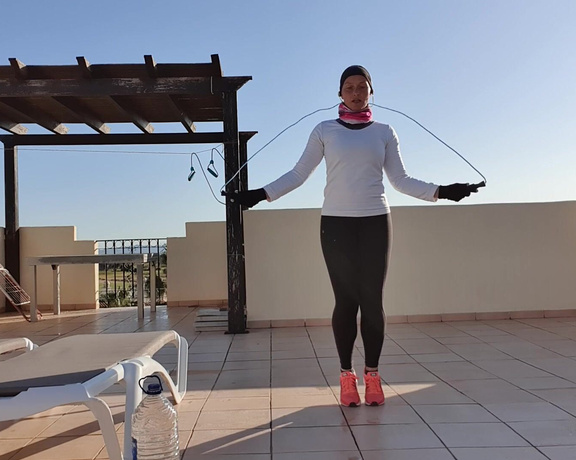 Kathia Nobili aka kathianobilixx Findom - 01-11-2020 OnlyFans Video - I use my roof terrace for MORE then just tanning