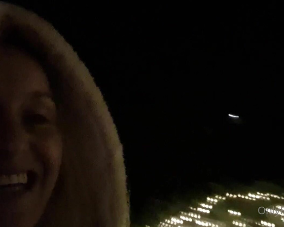 Kathia Nobili aka kathianobilixx Findom - 12-22-2020 OnlyFans Video - Outdoor Christmas lights