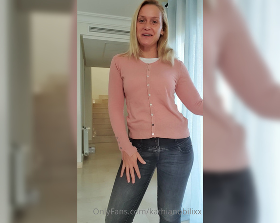 Kathia Nobili aka kathianobilixx Findom - 11-25-2021 OnlyFans Video - I got beautiful surprise for my NAME DAY