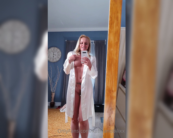 Kathia Nobili aka kathianobilixx Findom - 04-04-2022 OnlyFans Video - Mirror , mirror on the wall