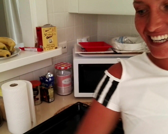 Kathia Nobili aka kathianobilixx Findom - 07-22-2017 OnlyFans Video - Having lunch withmy friends today What cook am I _