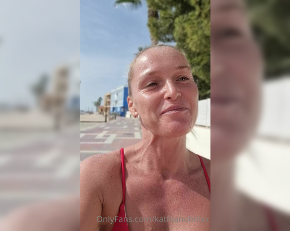 Kathia Nobili aka kathianobilixx Findom - 10-16-2022 OnlyFans Video - Long walk on Sunday but I always think about you So wishing you beautiful Sunday my