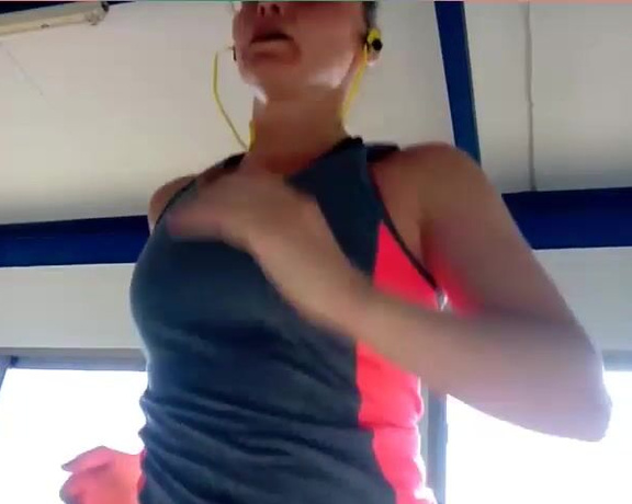 Kathia Nobili aka kathianobilixx Findom - 01-17-2017 OnlyFans Video - After yesterday lunch, I had to make longer Cardio in the gym